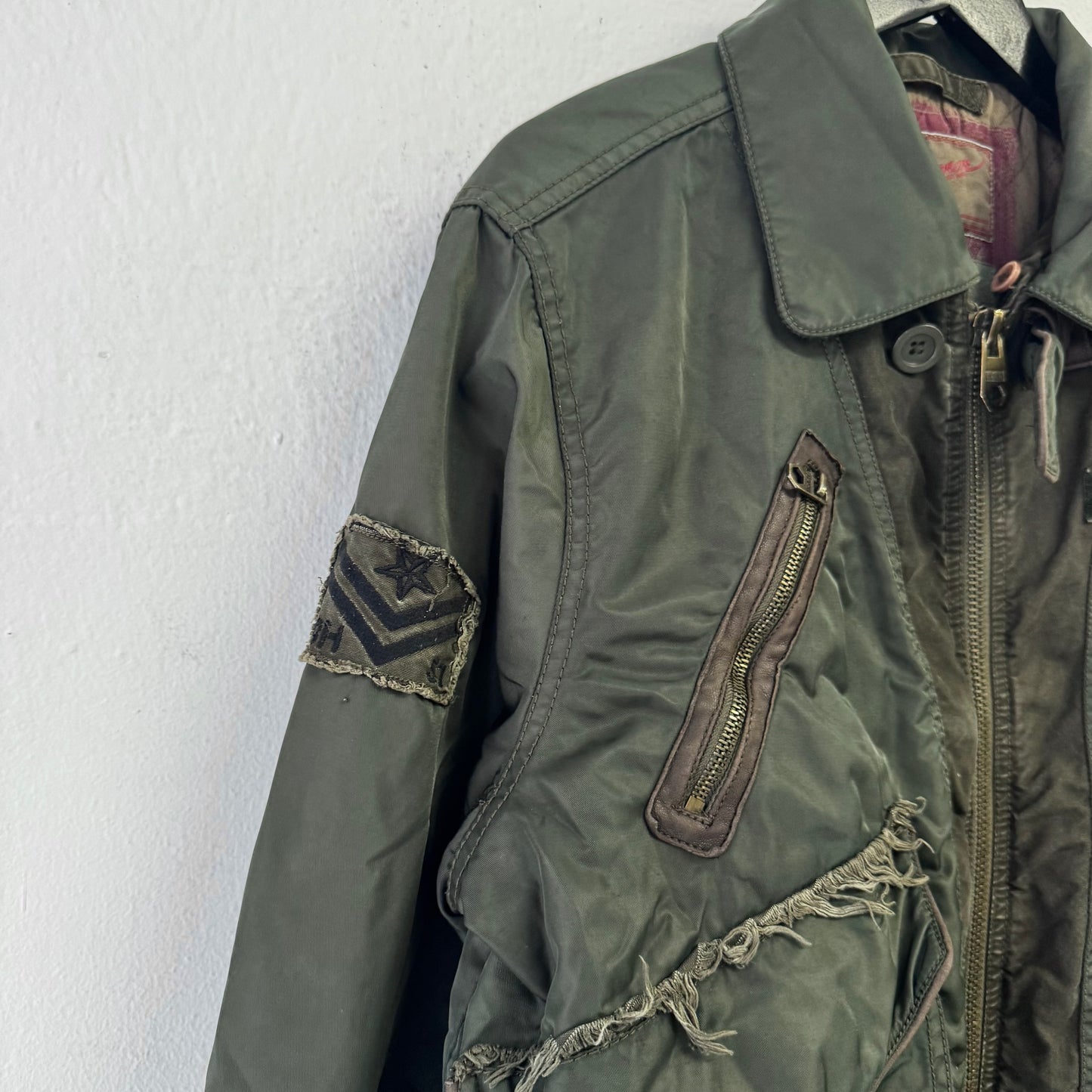 CHEVIGNON Bomber Jacket Leather Details