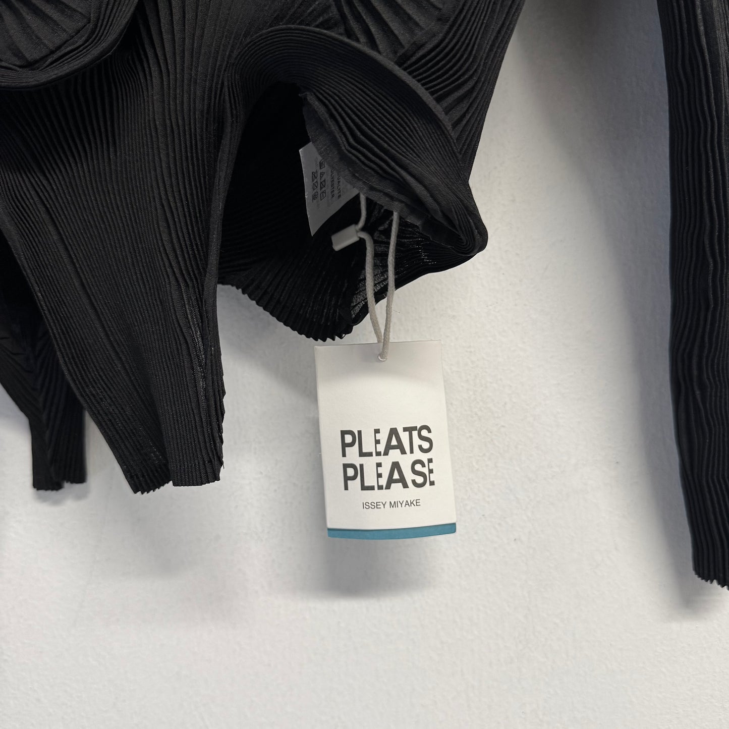 ISSEY MIYAKE PLEATS PLEASE Button Top