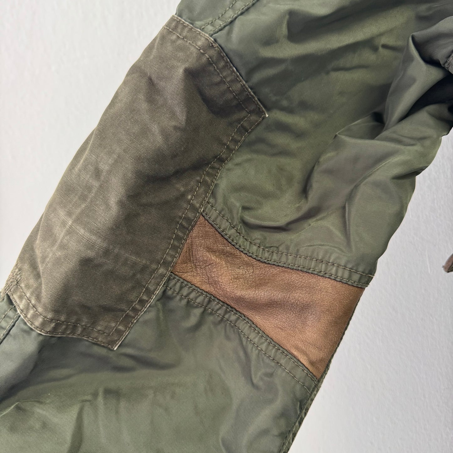 CHEVIGNON Bomber Jacket Leather Details