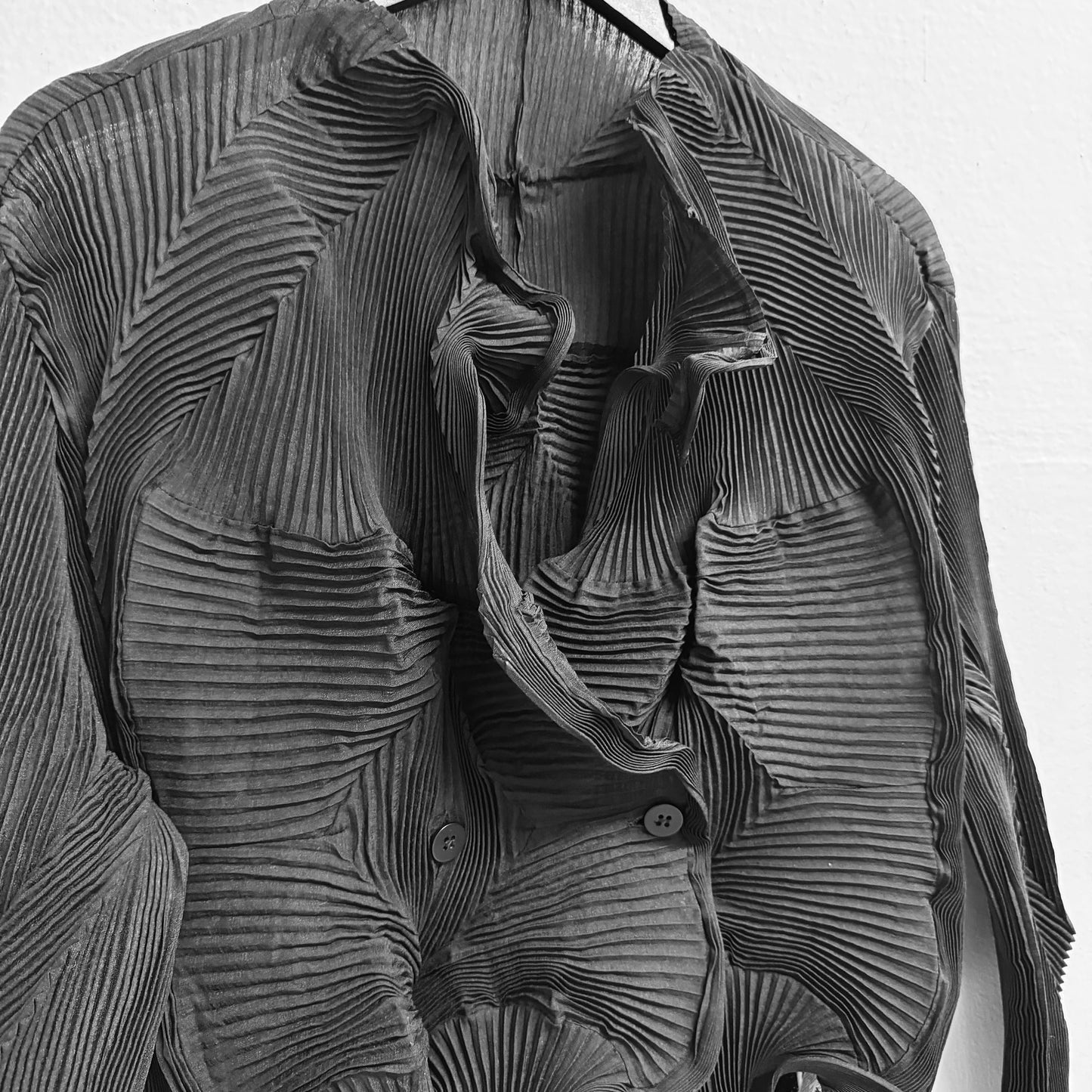 ISSEY MIYAKE PLEATS PLEASE Button Top