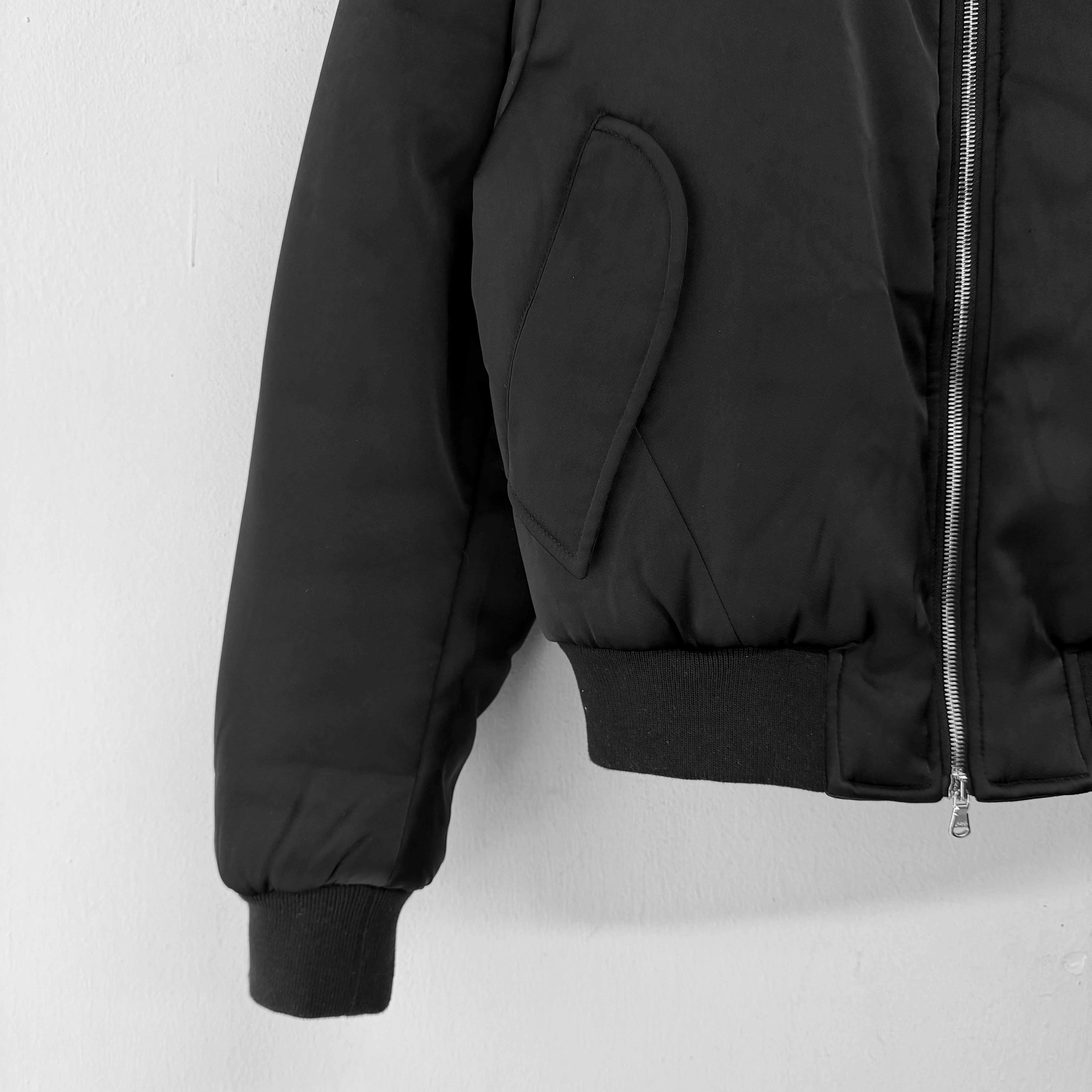 VUJA DE Max Satin Pillow Bomber Jacket – trick